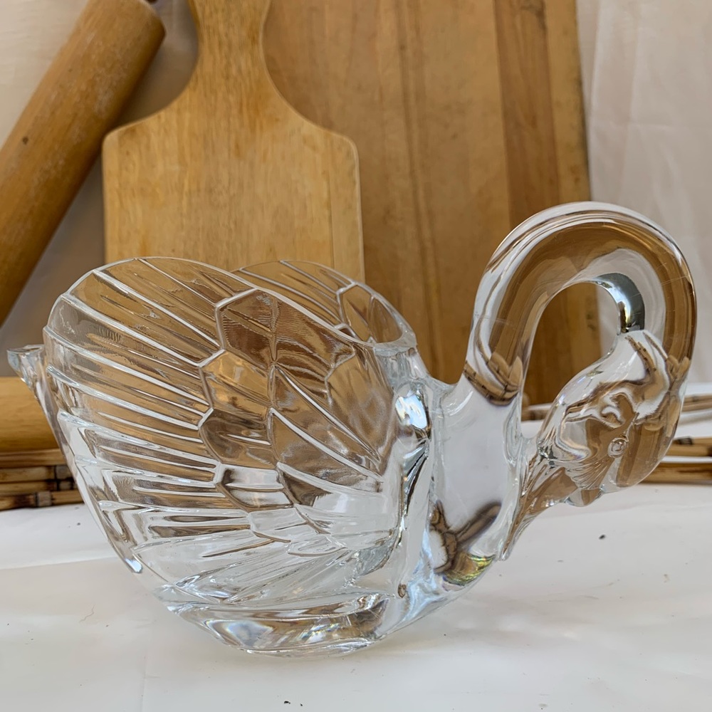 Vintage Heavy Glass Swan Decorative Bowl – Elegant Tabletop Accent